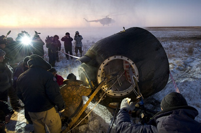 Soyuz capsule landing, November 2011
